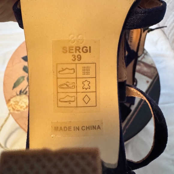 Anthropologie Dark Blue Velvet 1920s Mary Jane Heels - Picture 4 of 6